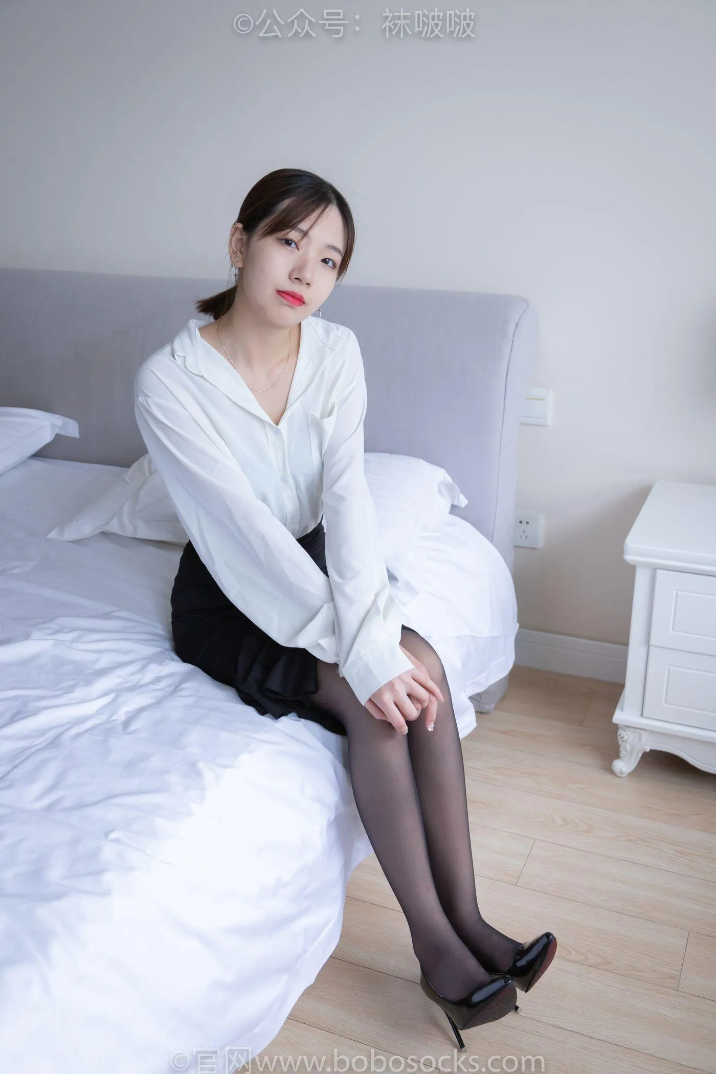 [BoBoSocks袜啵啵]NO.017 小甜豆-OL制服、高跟鞋、黑丝 [131P]插图